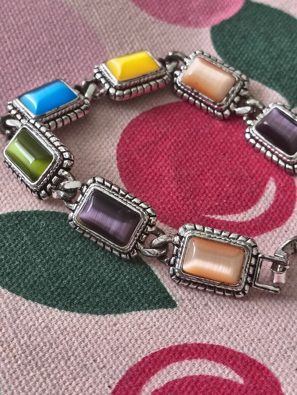Beautiful Colorful Cat Eye Silver Tone Bracelet. Estate Find.